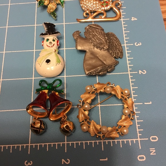 Vintage Christmas Brooch Lot of 8 Pins Jeanne, Gerry, Roman,& Beatrix Adorable - Picture 13 of 14
